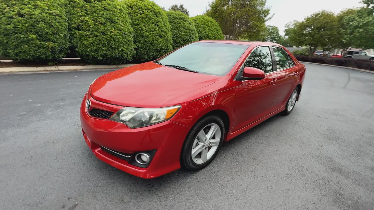 2012 Toyota Camry SE photo 2