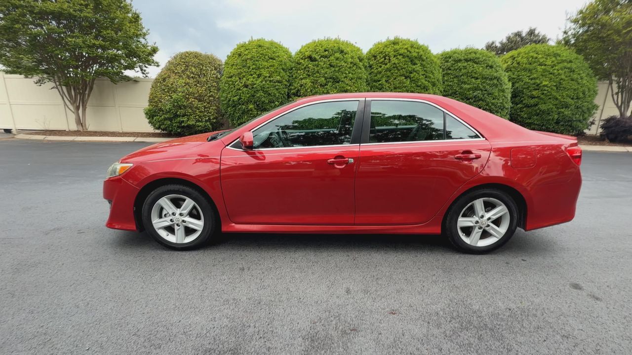 2012 Toyota Camry SE photo 3