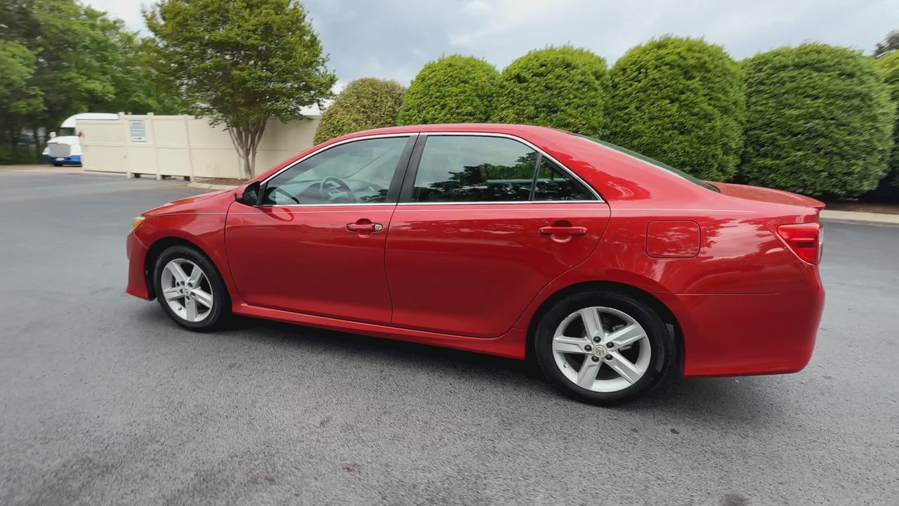 2012 Toyota Camry SE photo 4