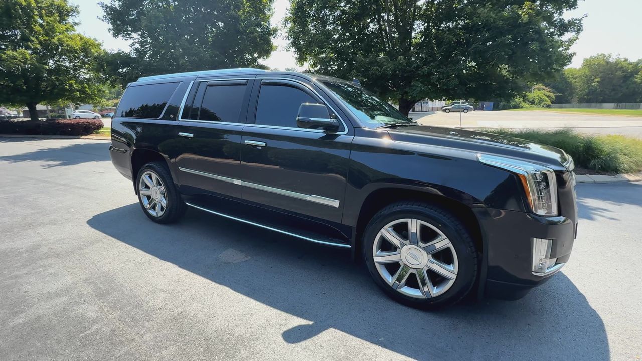 2019 Cadillac Escalade ESV Luxury photo 2