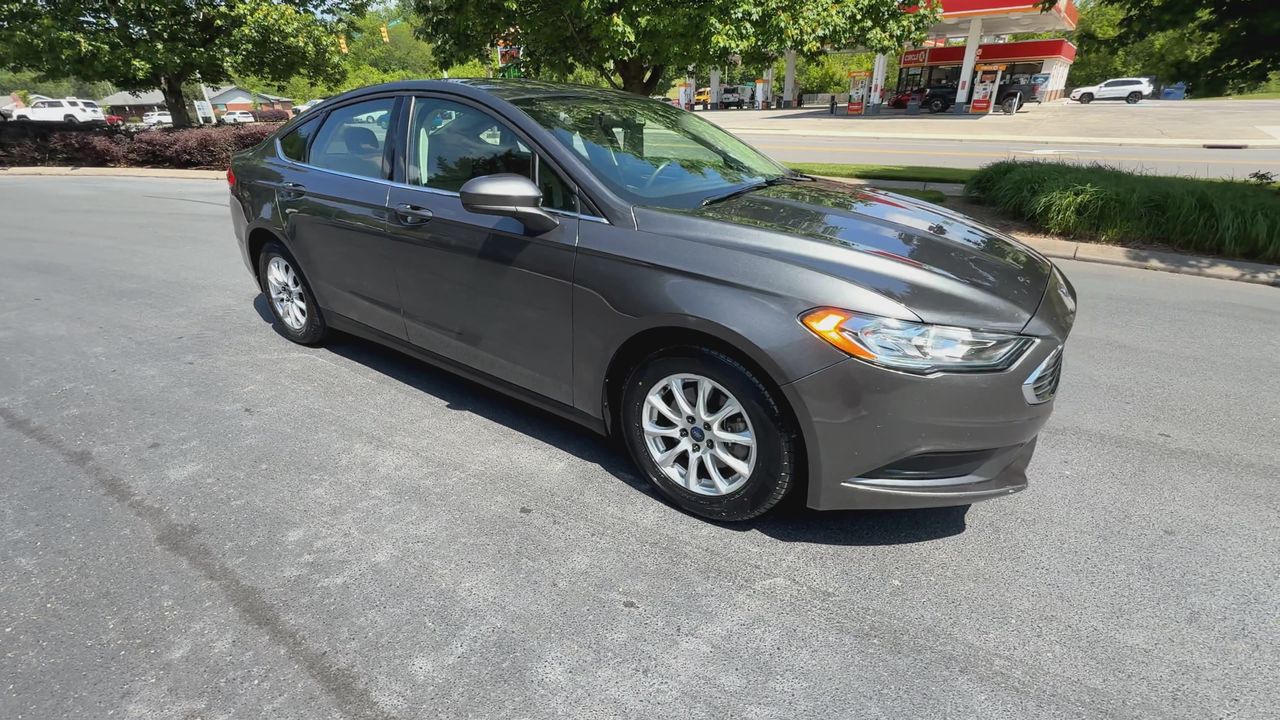 2017 Ford Fusion S photo 2