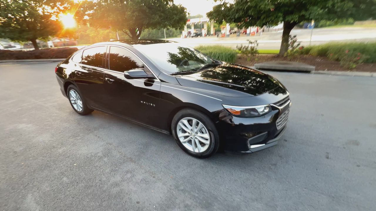 2018 Chevrolet Malibu 1LT photo 2