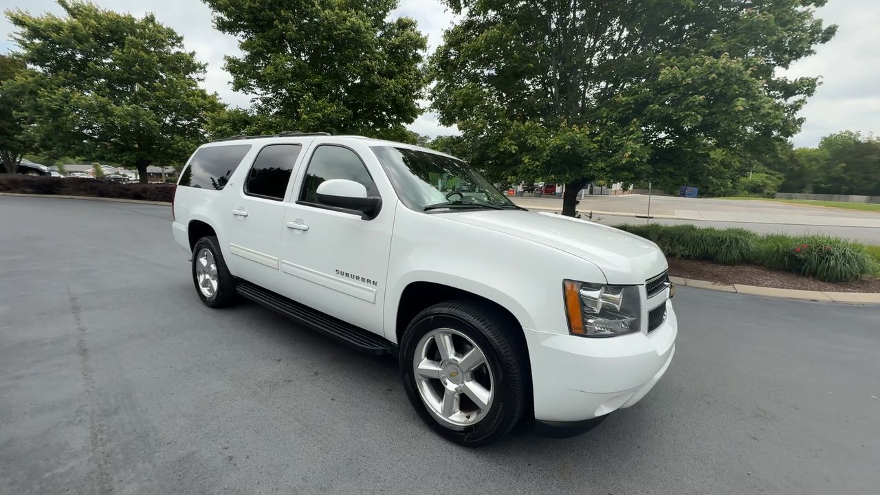 2013 Chevrolet Suburban LT photo 2