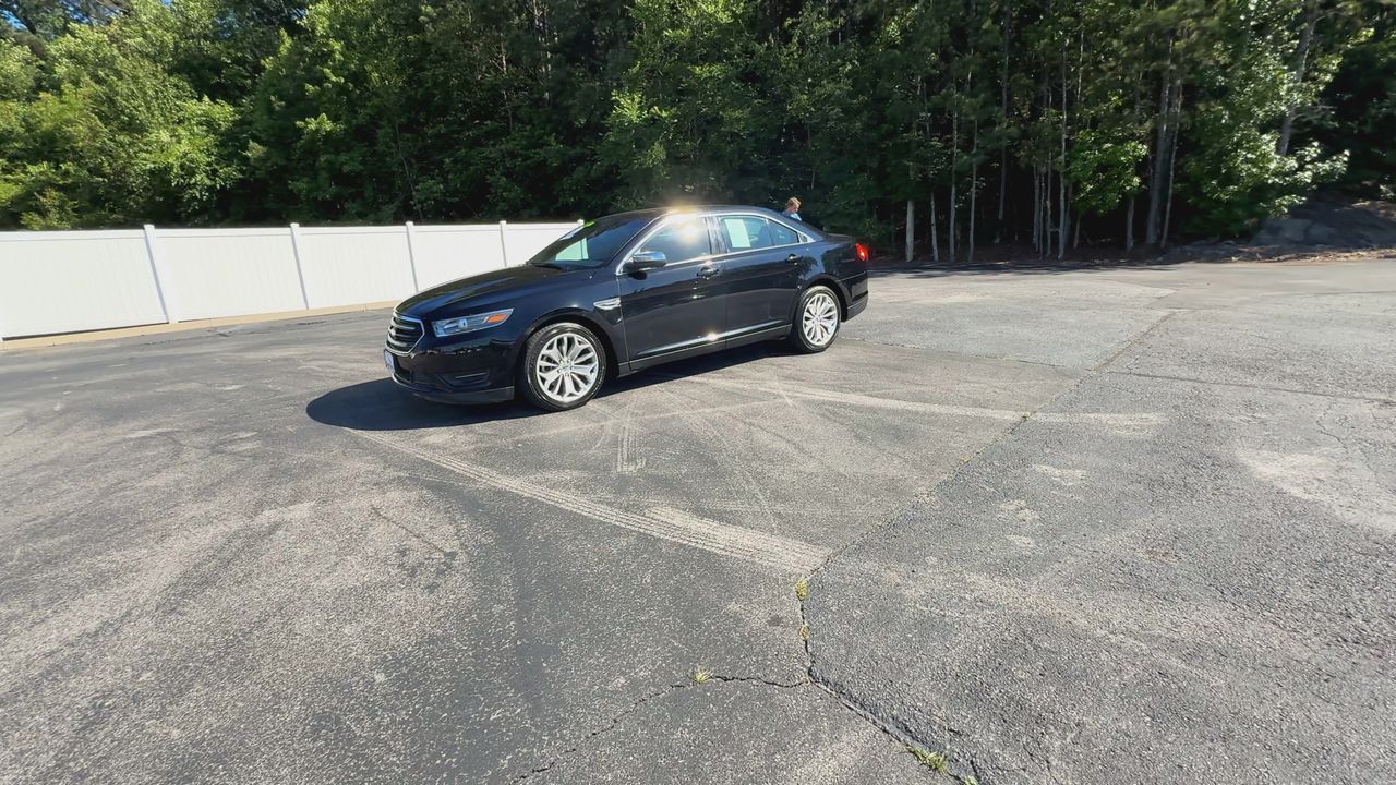 2017 Ford Taurus Limited photo 4