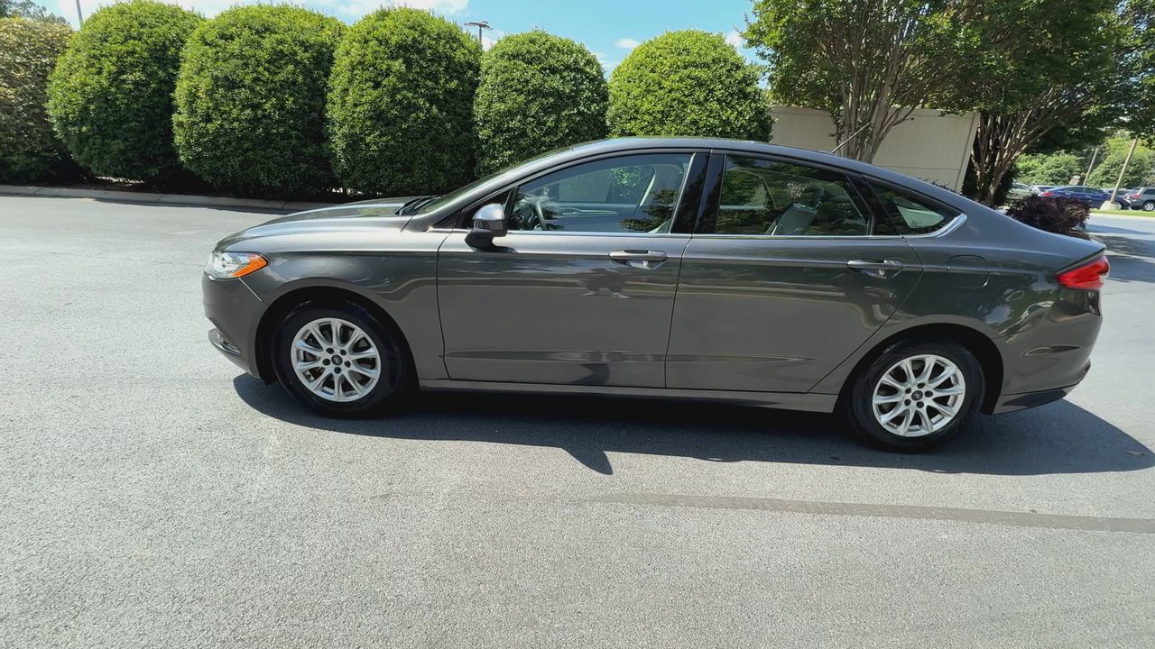 2017 Ford Fusion S photo 5