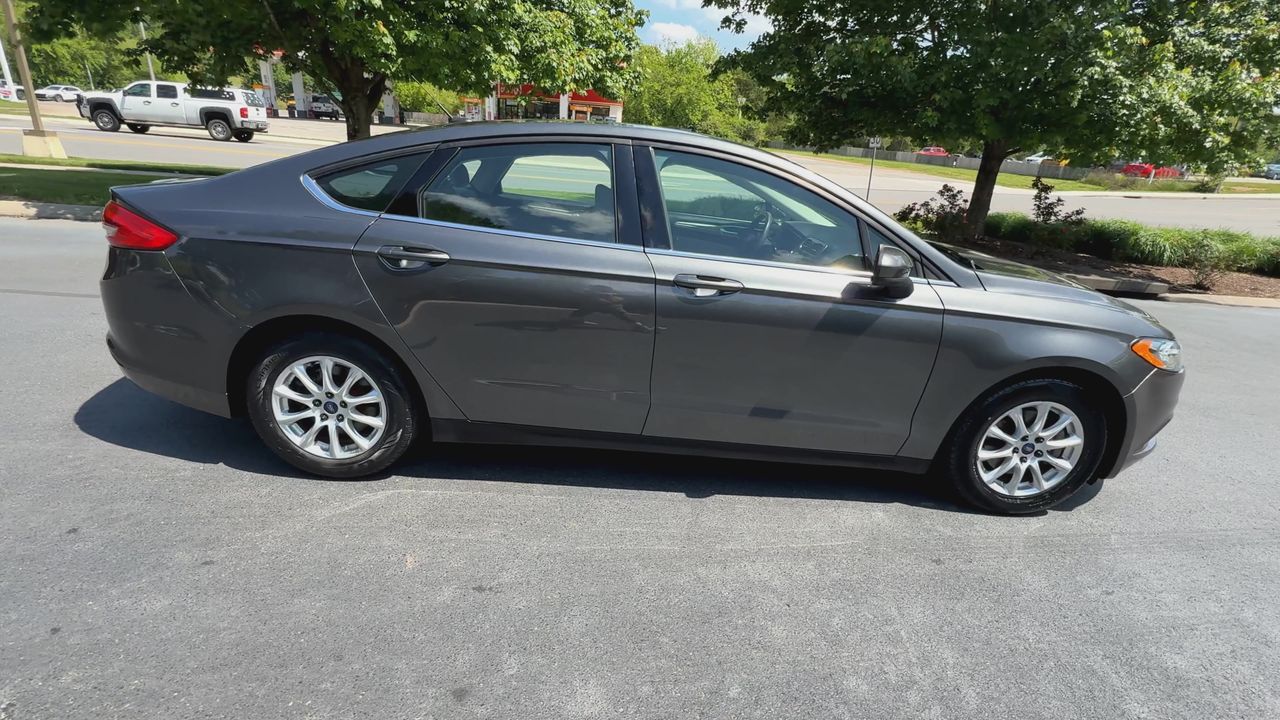 2017 Ford Fusion S photo 9