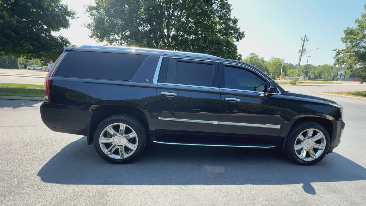 2019 Cadillac Escalade ESV Luxury photo 9
