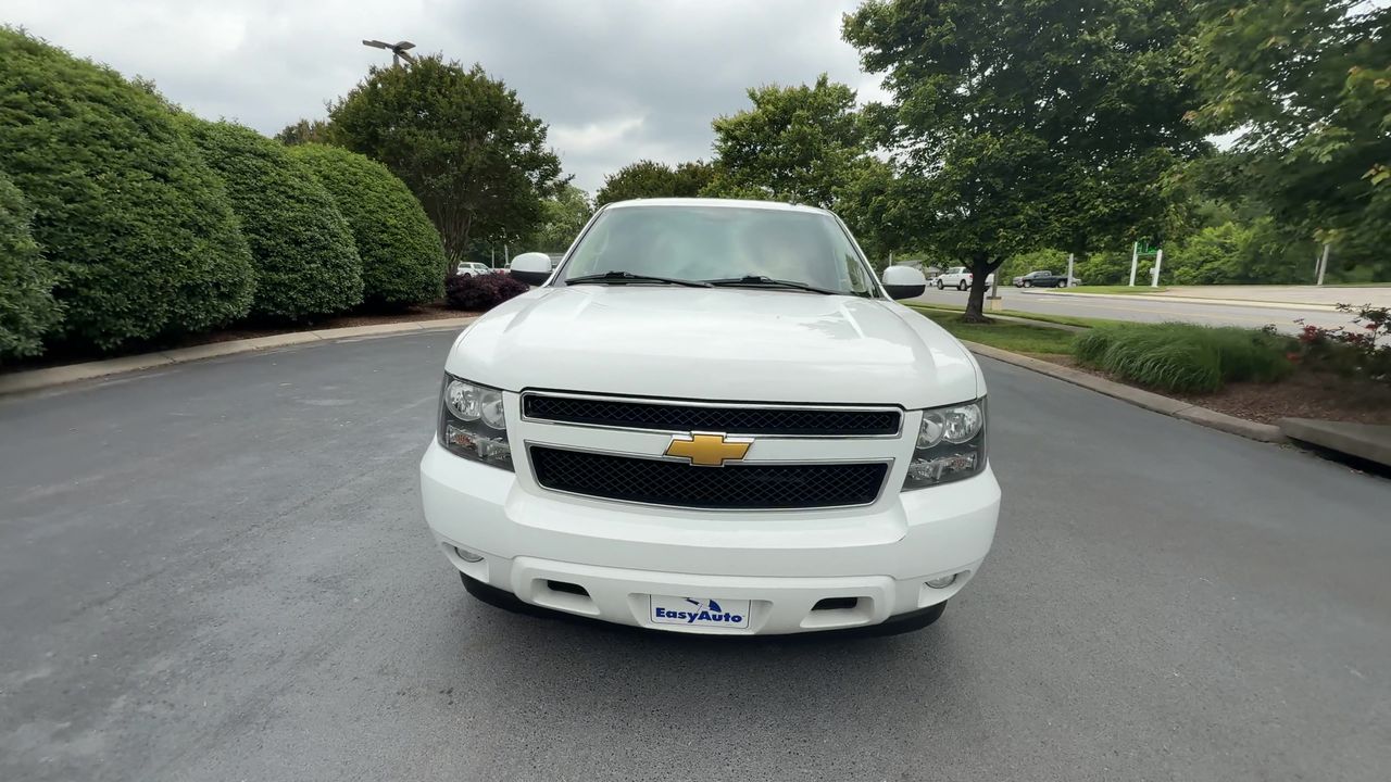 2013 Chevrolet Suburban LT photo 3