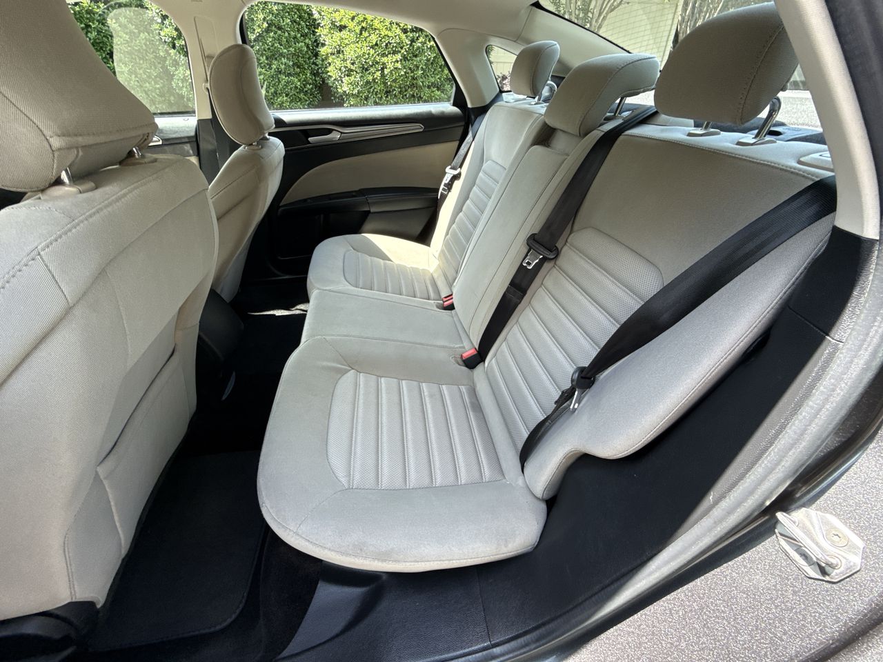 2017 Ford Fusion S photo 19