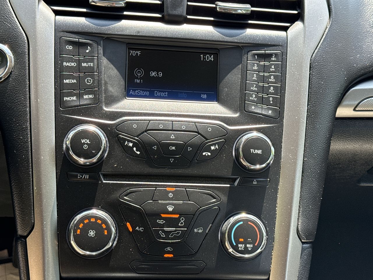 2017 Ford Fusion S photo 16