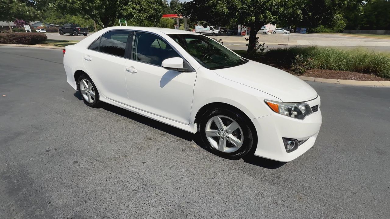 2014 Toyota Camry photo 2