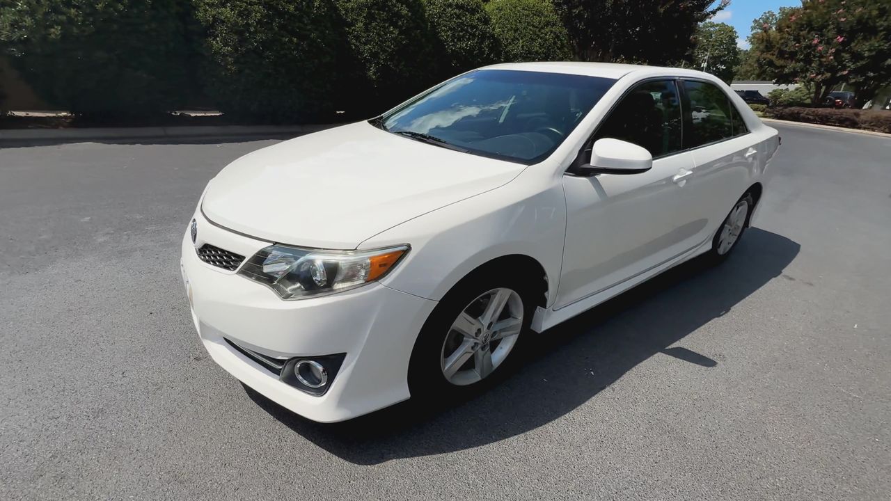 2014 Toyota Camry photo 4