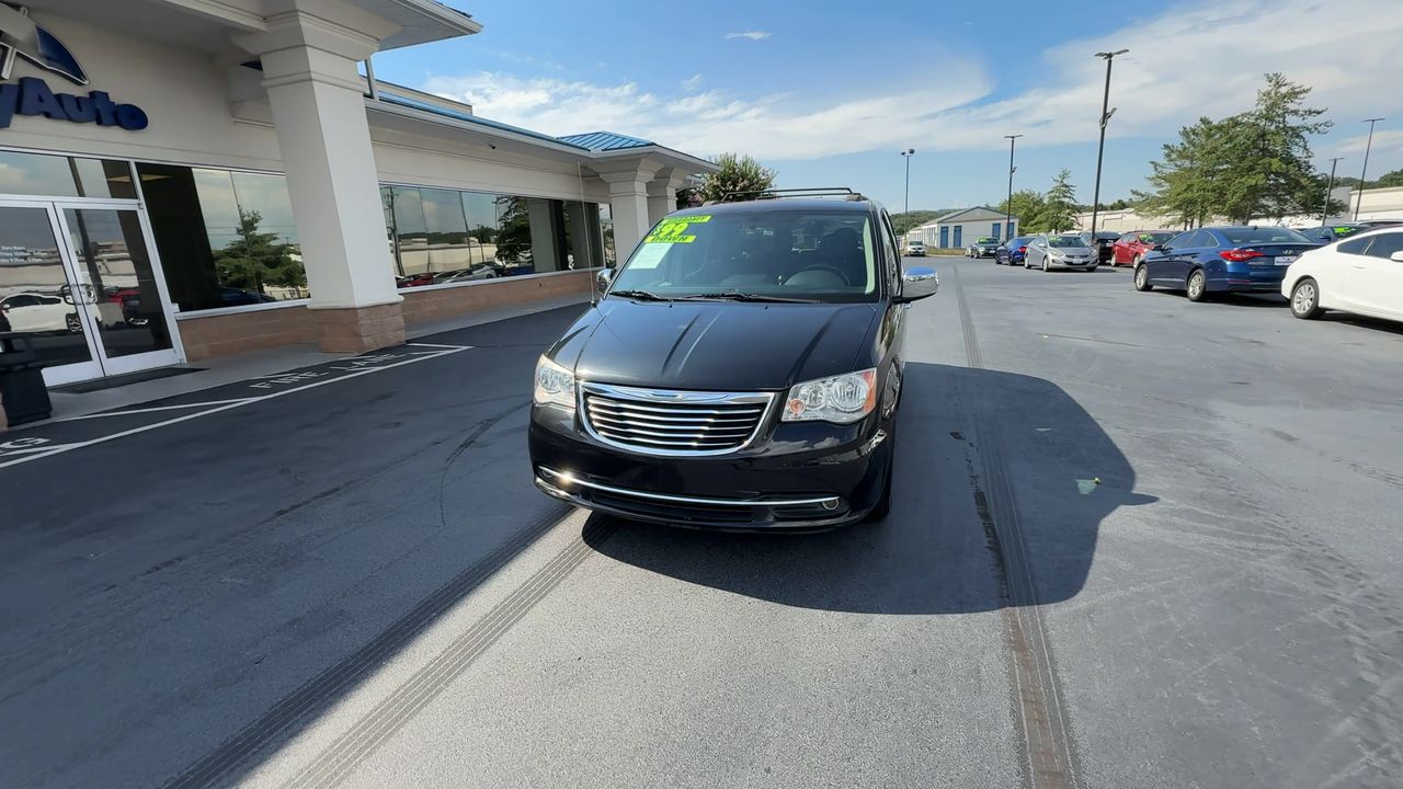 2015 Chrysler Town & Country photo 3