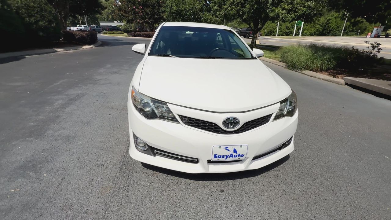 2014 Toyota Camry photo 3