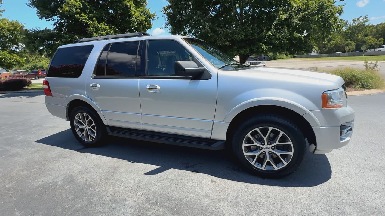 2017 Ford Expedition XLT photo 2