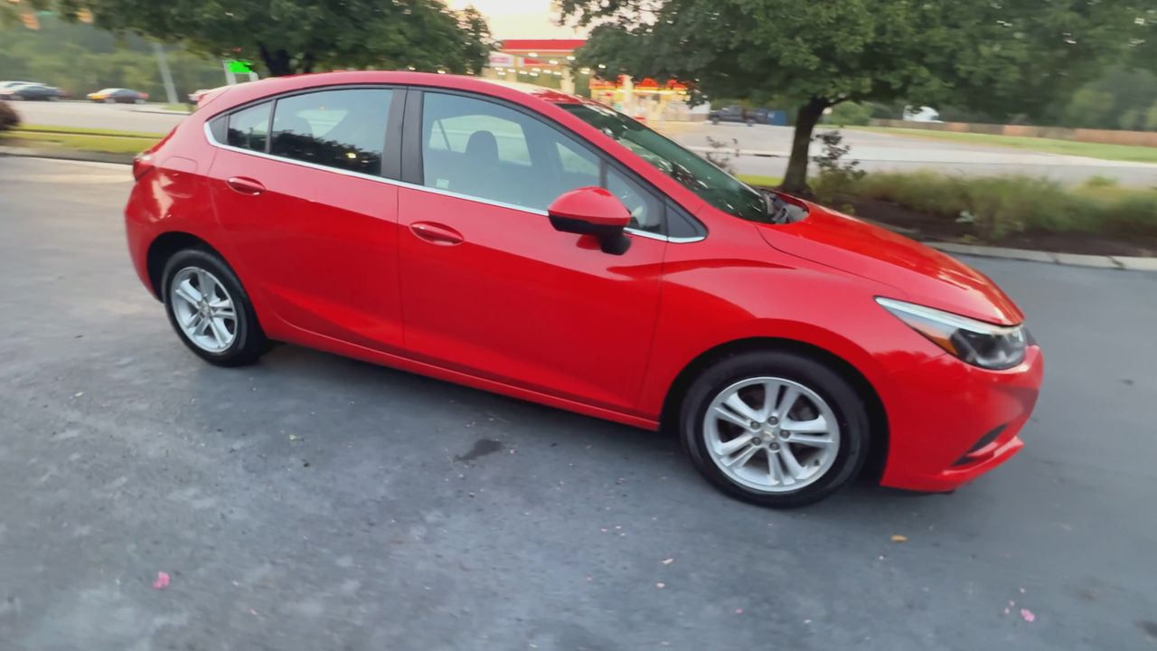 2018 Chevrolet Cruze LT photo 2