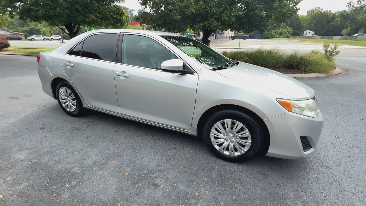 2013 Toyota Camry photo 2