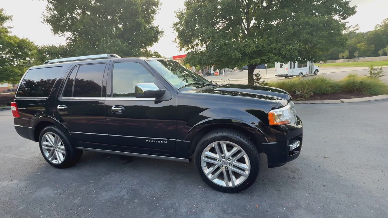 2017 Ford Expedition Platinum photo 2
