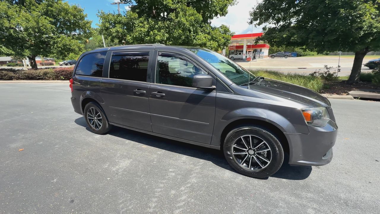 2016 Dodge Grand Caravan R/T photo 2