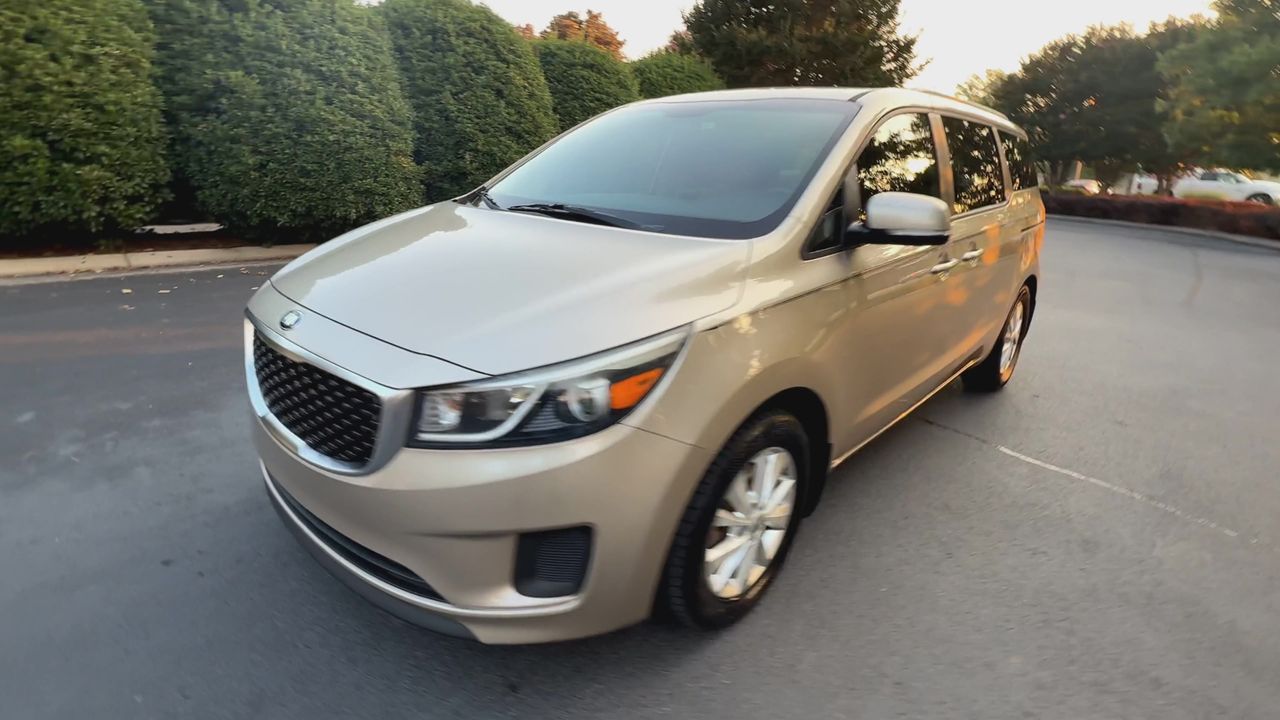 2015 Kia Sedona LX photo 4