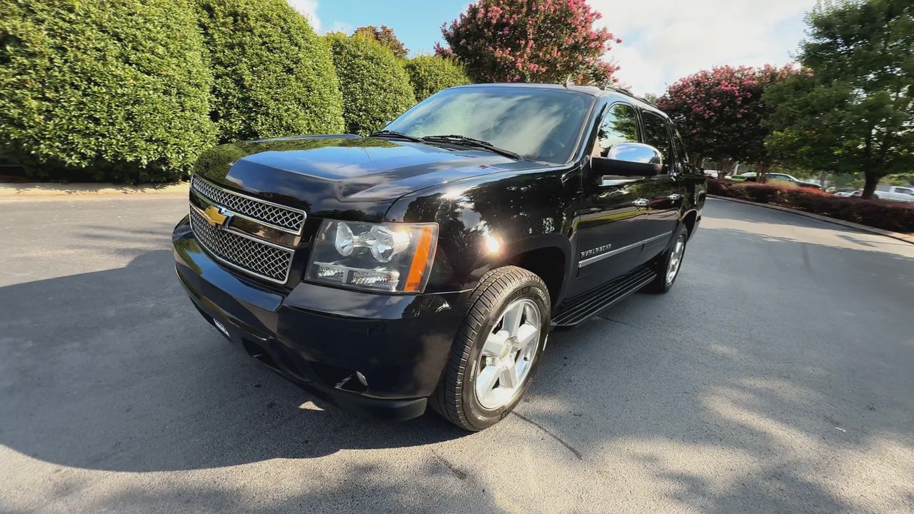2013 Chevrolet Avalanche LTZ photo 4