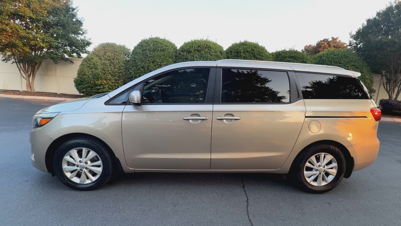 2015 Kia Sedona LX photo 5