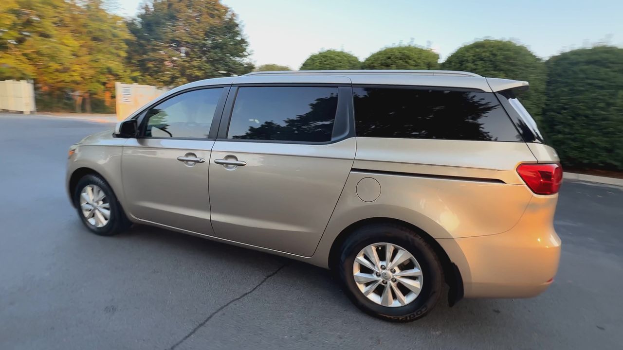 2015 Kia Sedona LX photo 6
