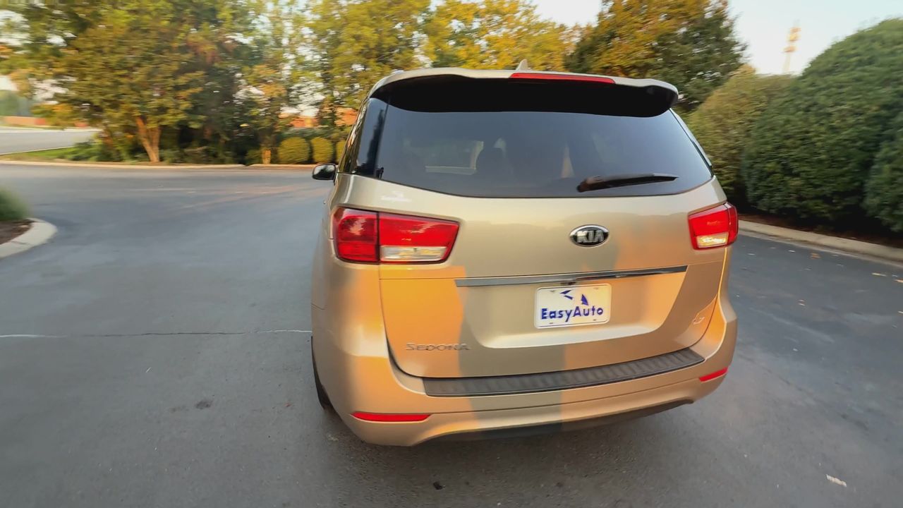 2015 Kia Sedona LX photo 7