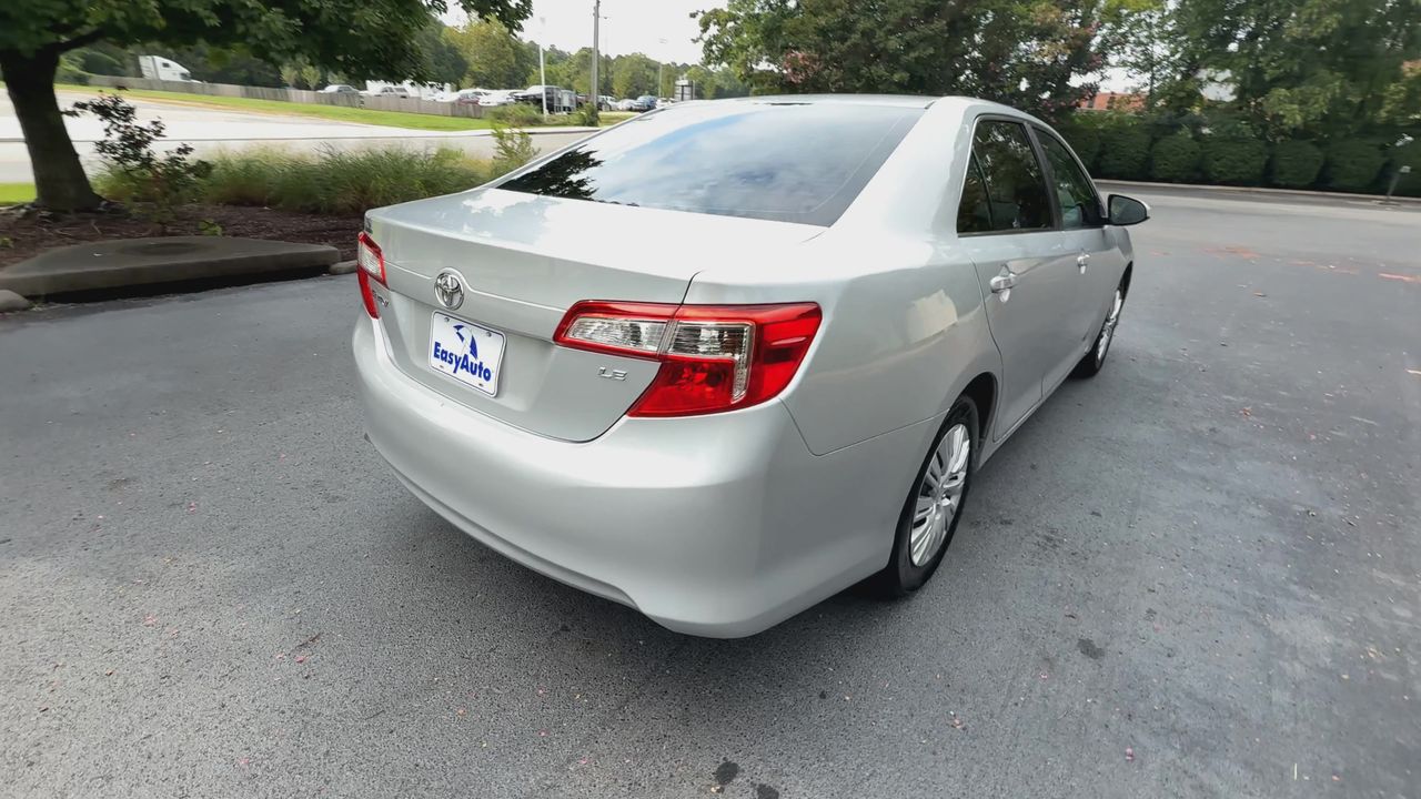 2013 Toyota Camry photo 8