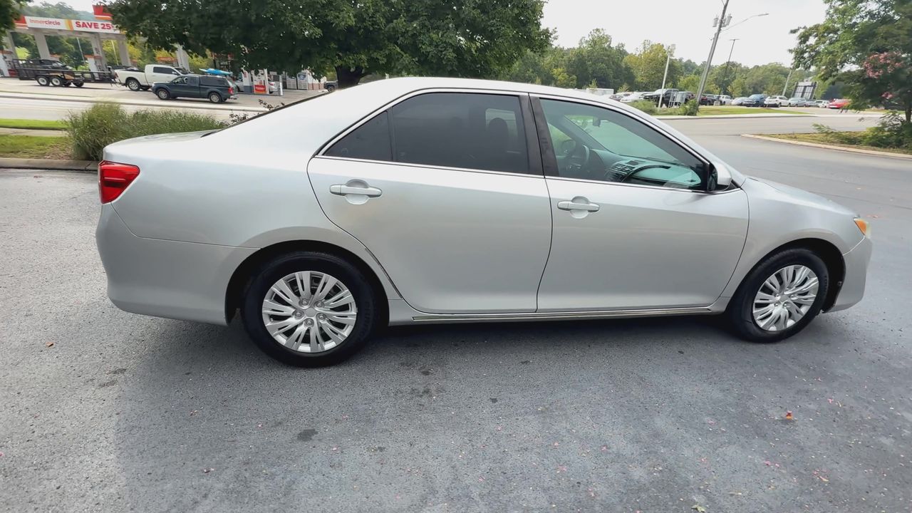 2013 Toyota Camry photo 9