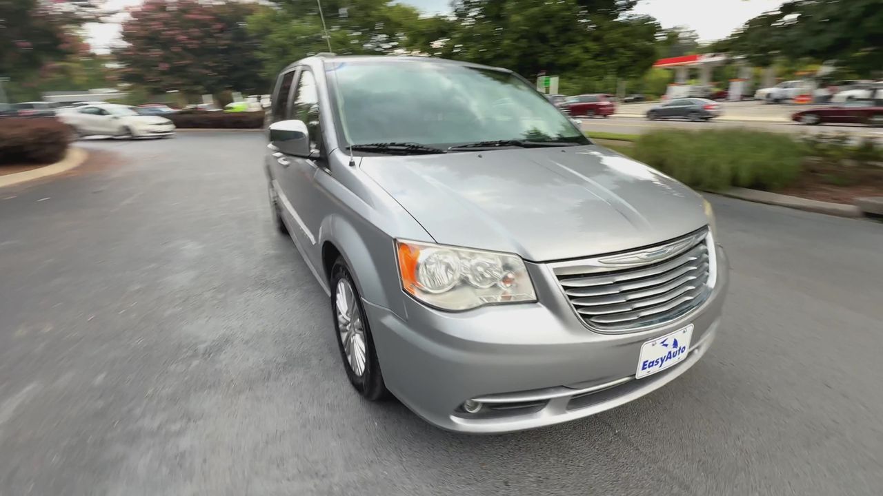 2015 Chrysler Town & Country photo 3