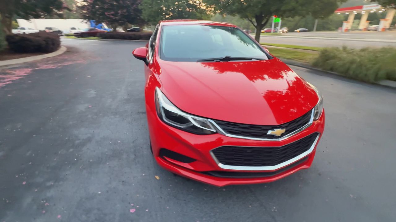 2018 Chevrolet Cruze LT photo 3