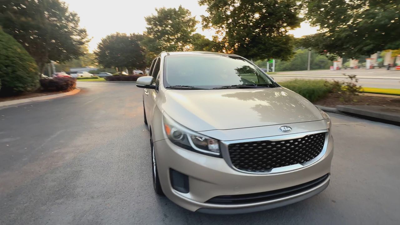 2015 Kia Sedona LX photo 3