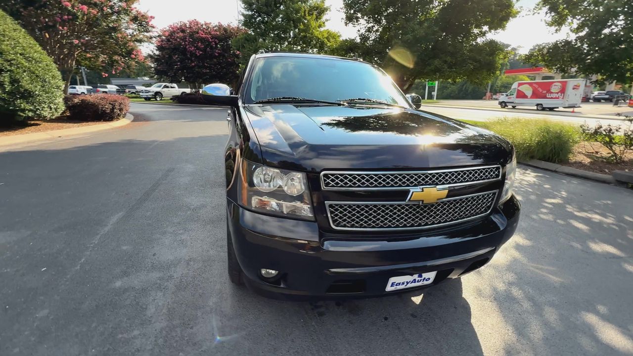 2013 Chevrolet Avalanche LTZ photo 3