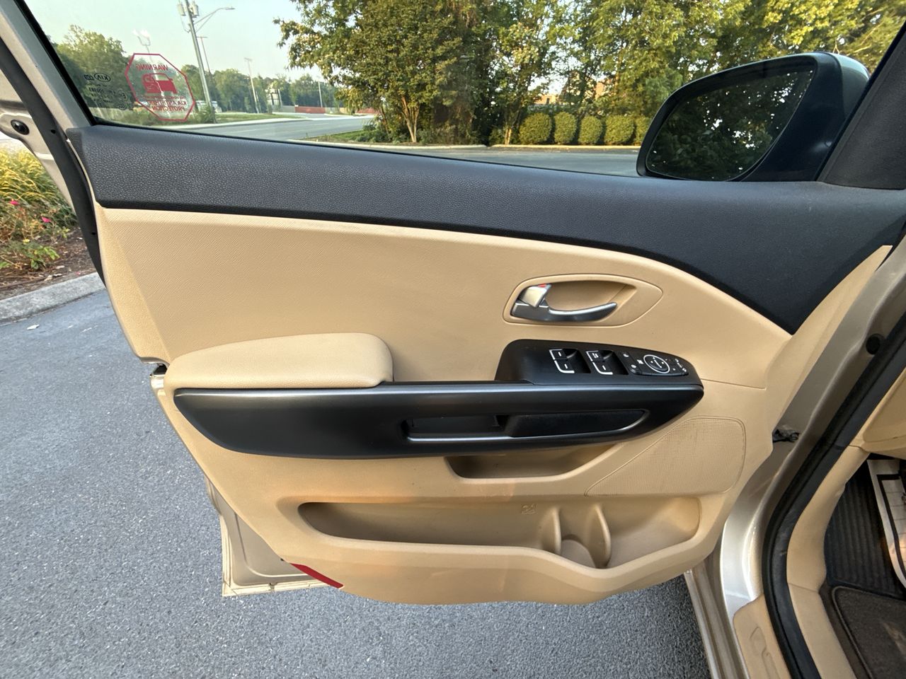 2015 Kia Sedona LX photo 12