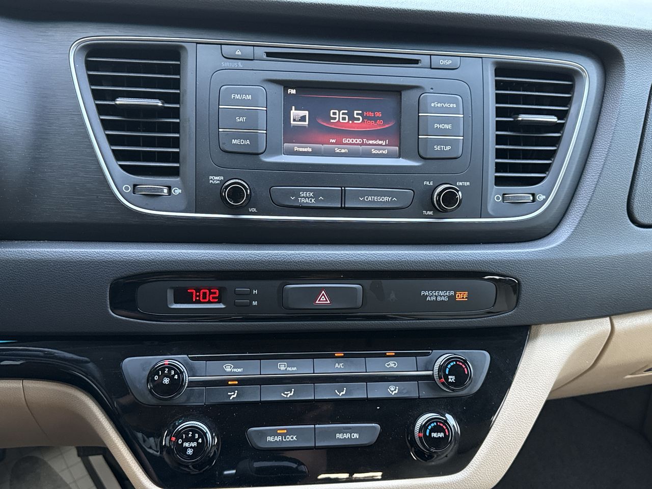 2015 Kia Sedona LX photo 16