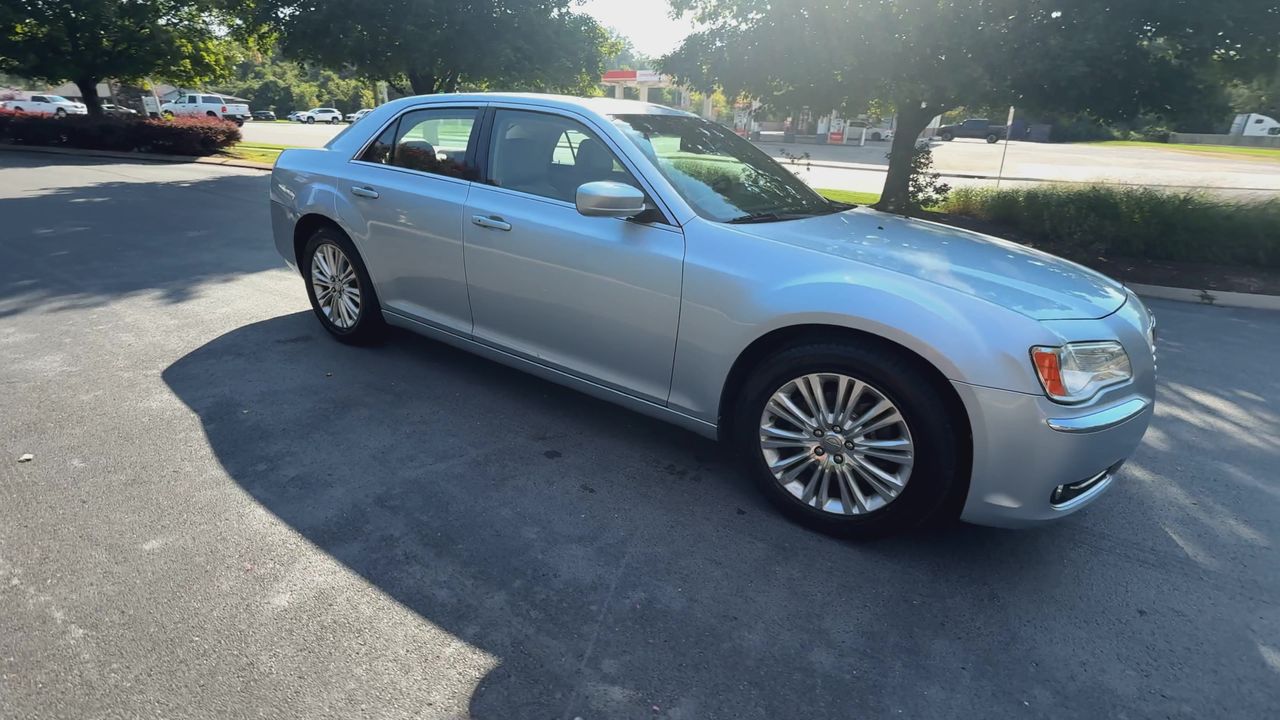 2013 Chrysler 300 Base photo 2
