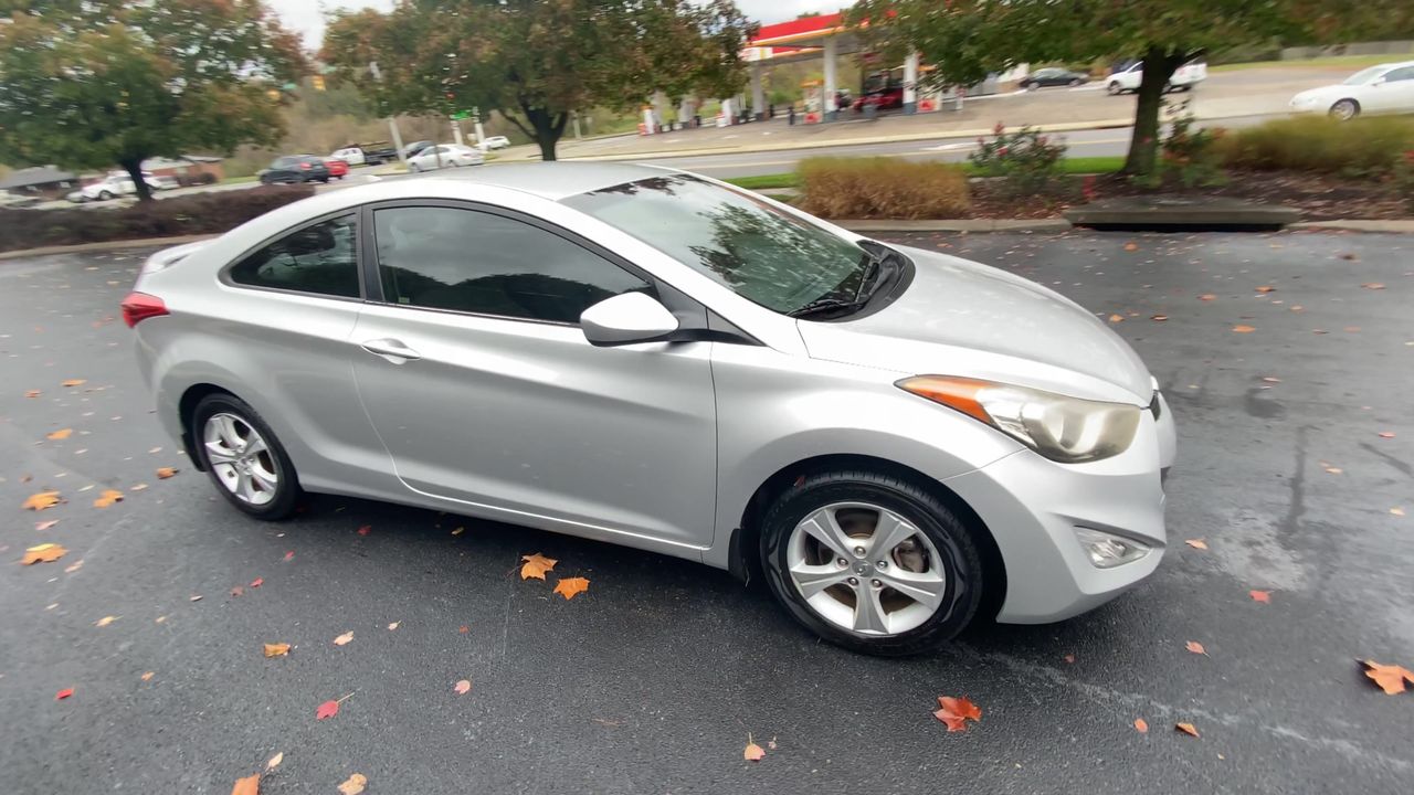 2013 Hyundai Elantra Coupe GS photo 2