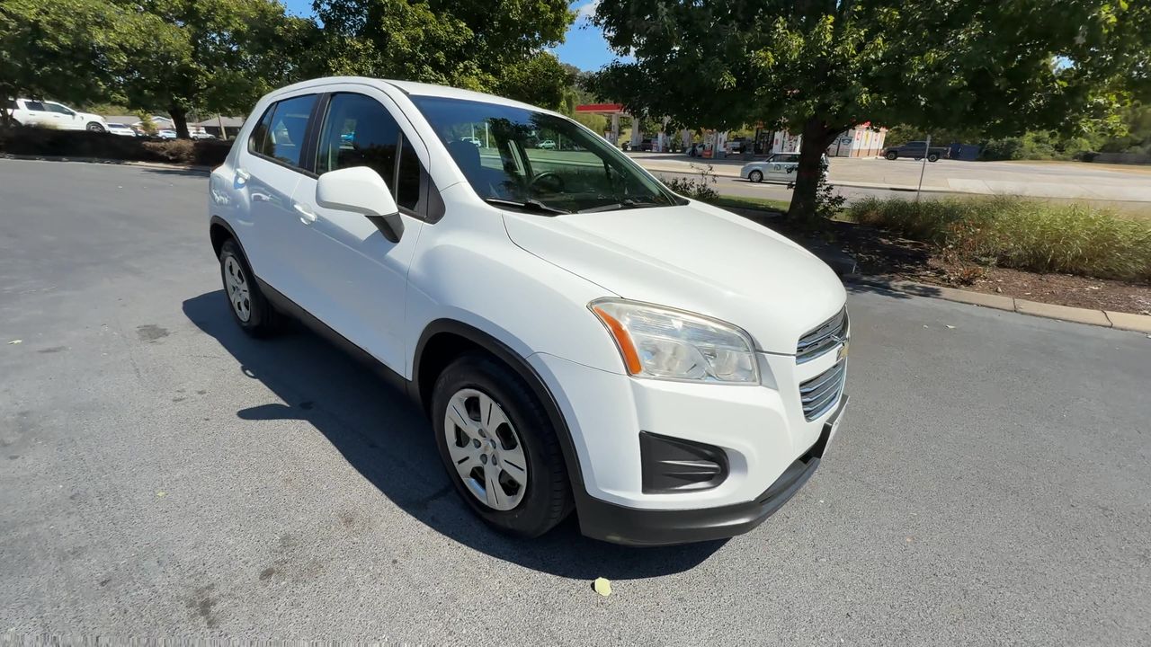 2016 Chevrolet Trax LS photo 2