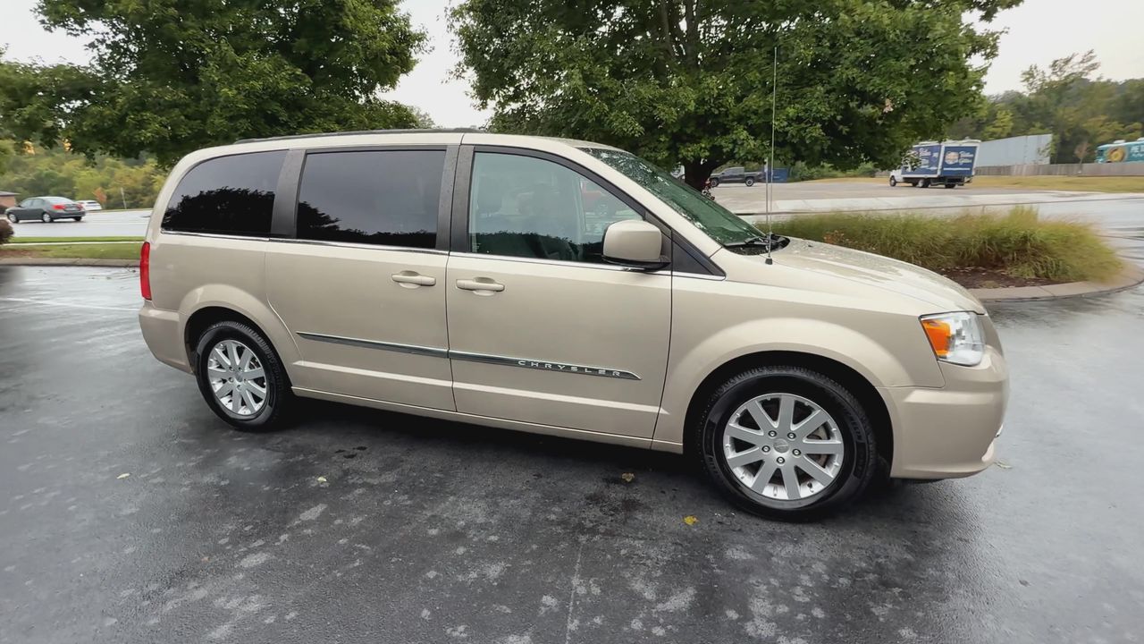 2015 Chrysler Town & Country Touring photo 2