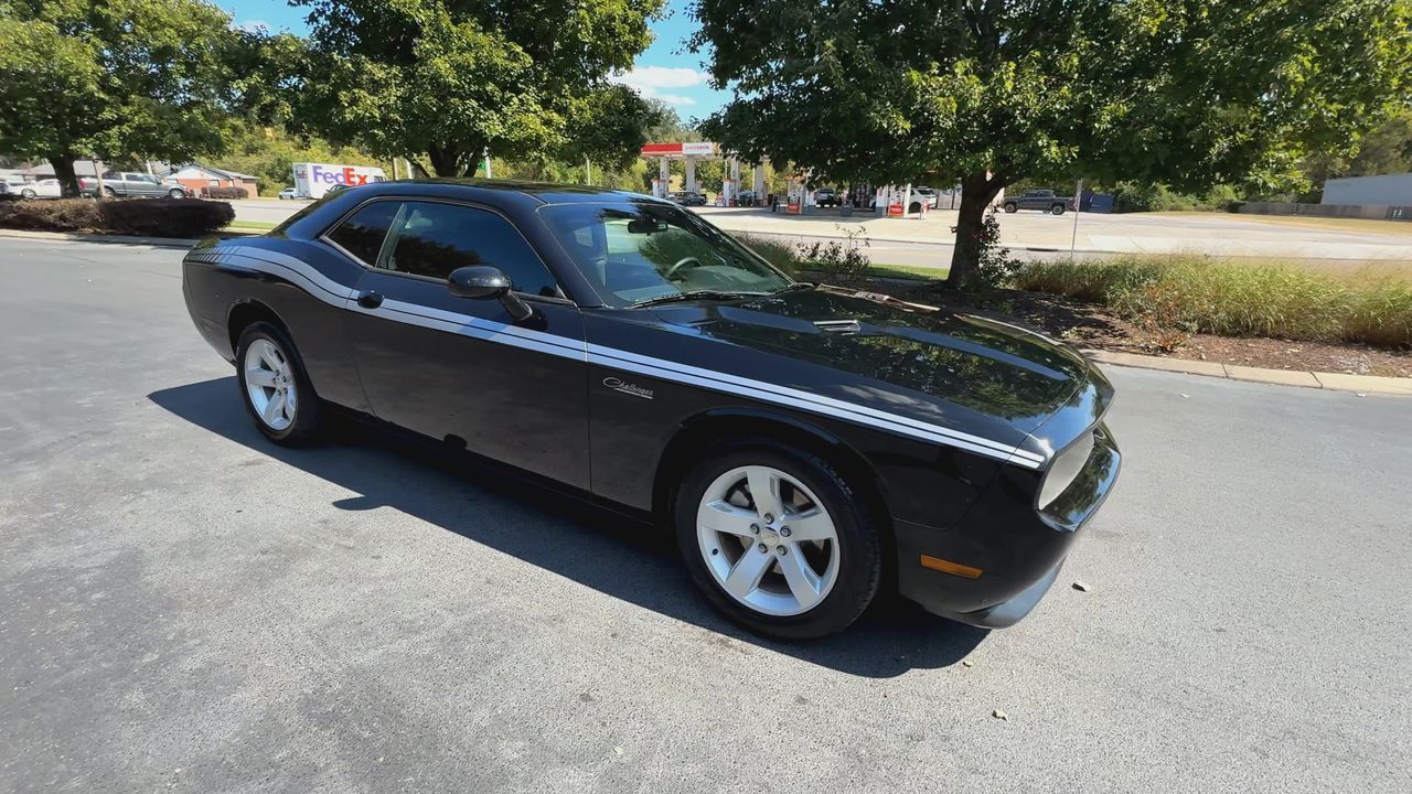 2013 Dodge Challenger SXT photo 2