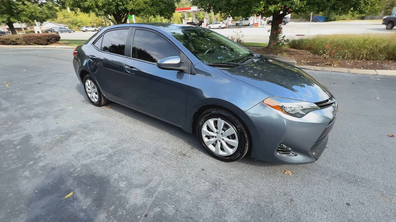 2019 Toyota Corolla LE photo 2