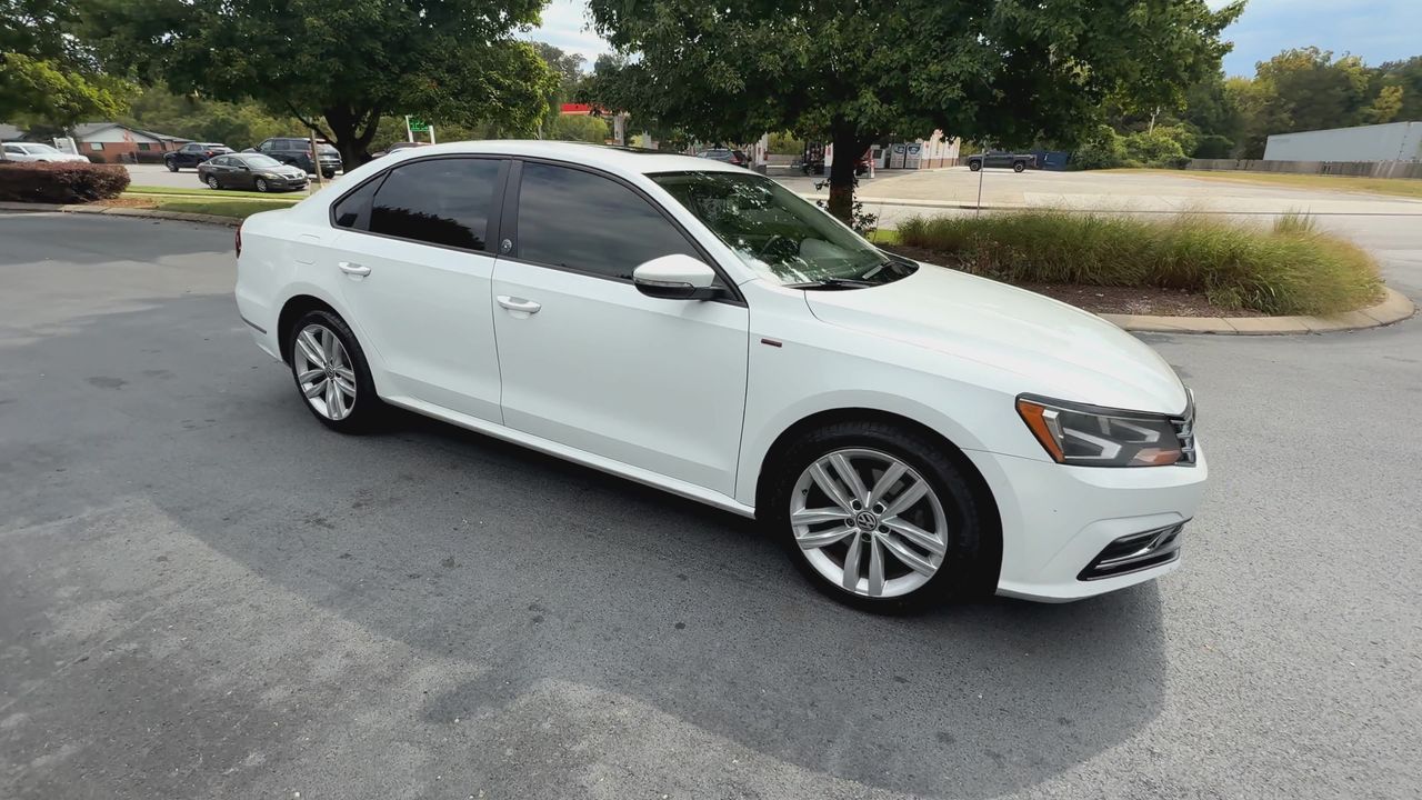2019 Volkswagen Passat 2.0T Wolfsburg Edition photo 2