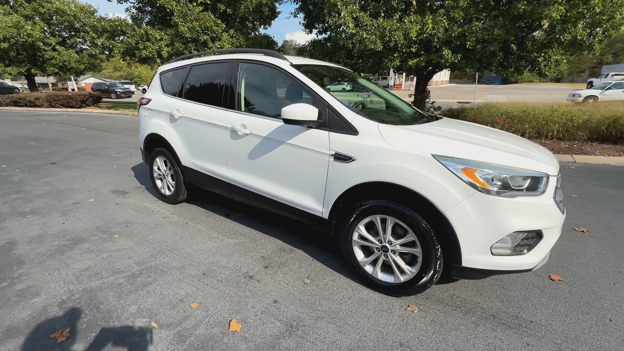 2017 Ford Escape SE photo 2