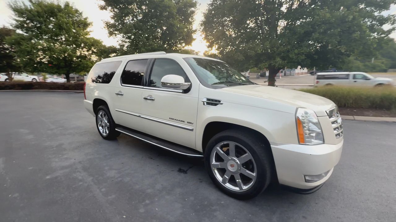 2014 Cadillac Escalade ESV Luxury photo 2