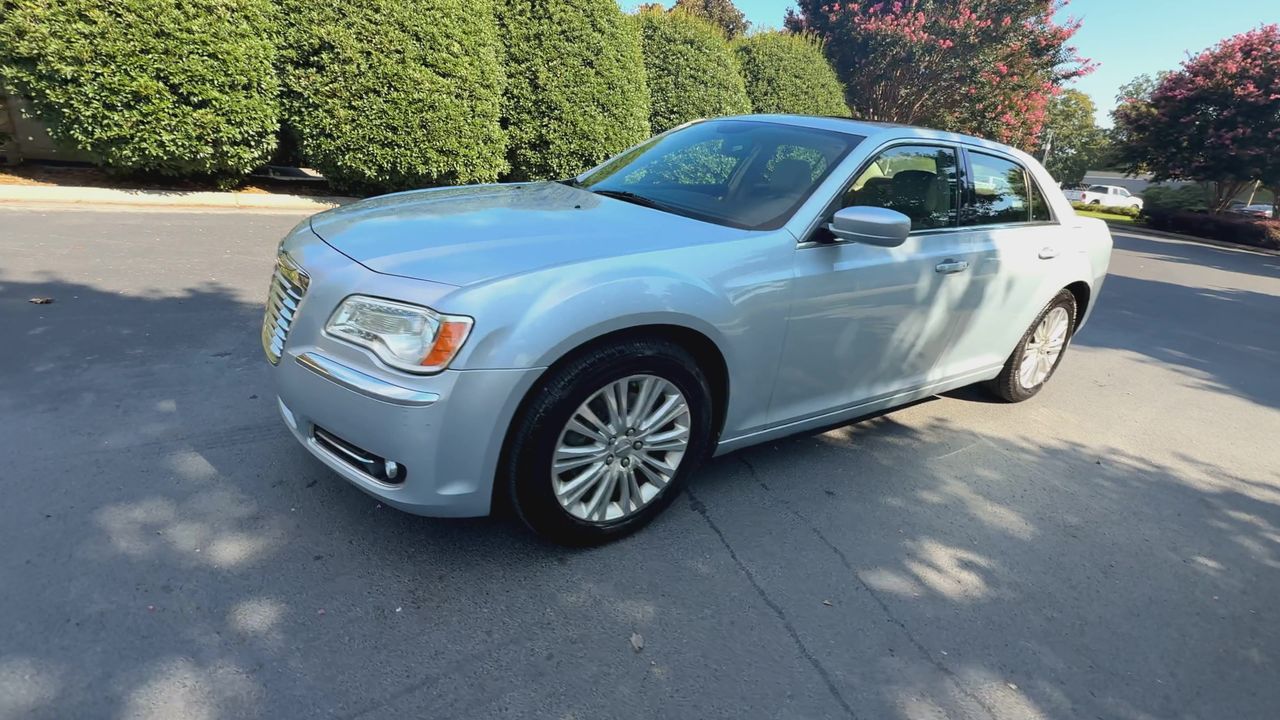 2013 Chrysler 300 Base photo 4