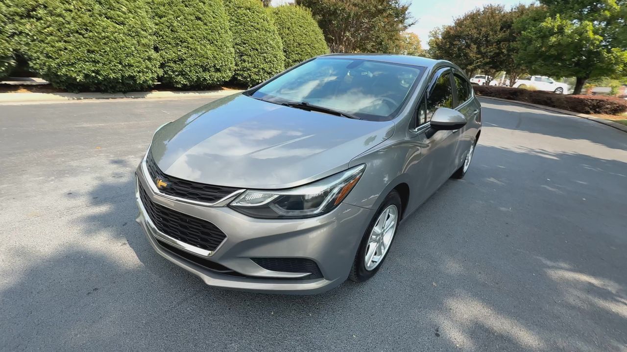 2017 Chevrolet Cruze LT photo 4