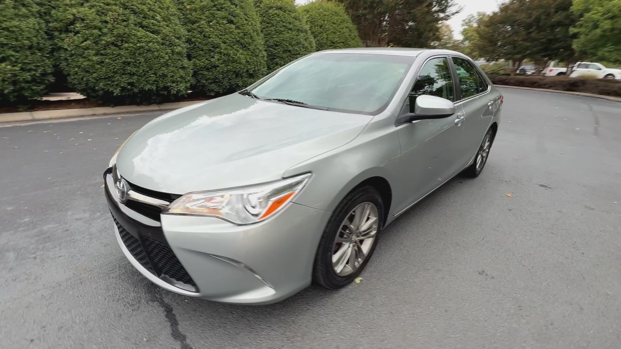 2016 Toyota Camry SE photo 2