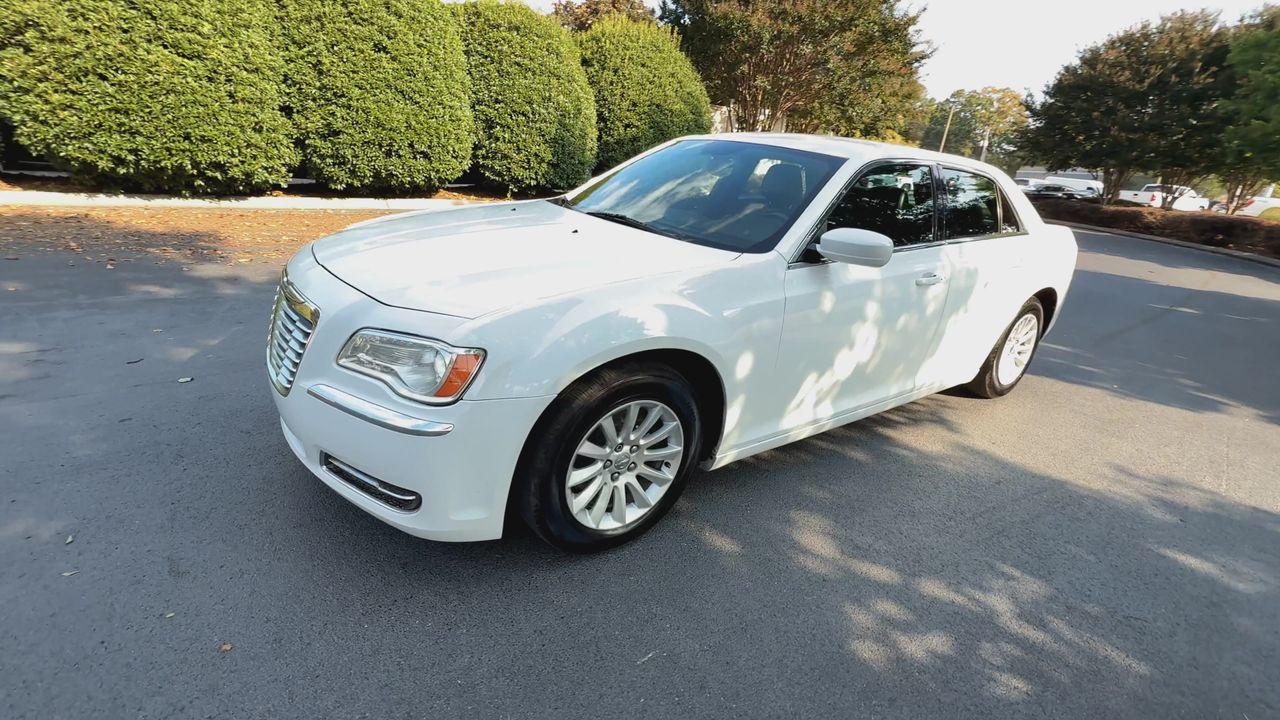 2014 Chrysler 300 photo 4
