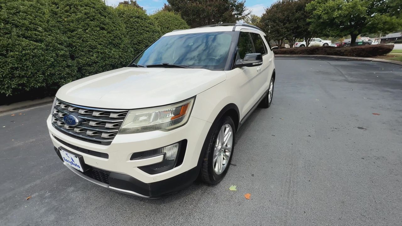 2016 Ford Explorer XLT photo 4
